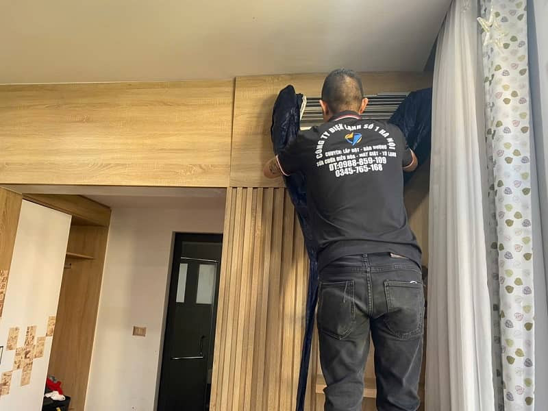 Vệ sinh điều hòa tại nhà Hà Nội uy tín, kỹ thuật làm việc cẩn thận chuyên sâu